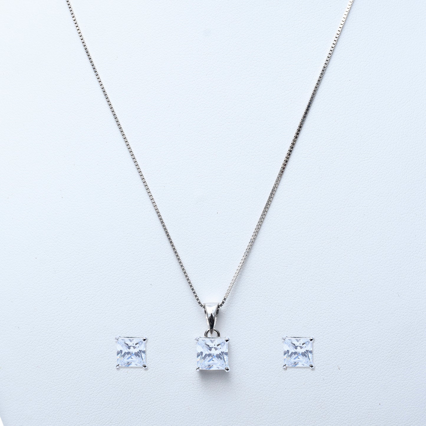 pendant set cushion solitaire